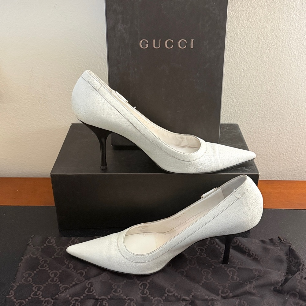Vintage Gucci pumps with black stacked 3 1/2” heel. With box and GG shoe bag
